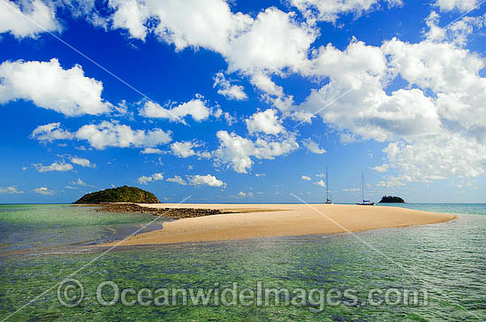 Seascape - Langford Spit and Hillock. Whitsunday Islands, Queensland, Australia Photo - Gary Bell