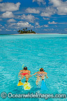 Snorkeling around palm island Photo - Gary Bell