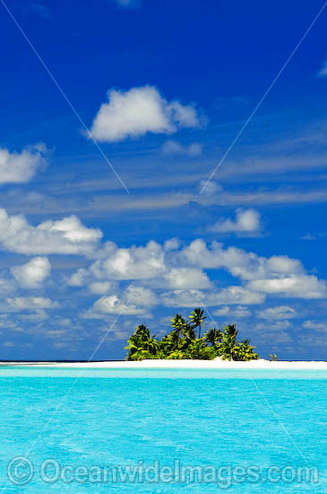 Idyllic tropical island setting, comprising coconut palm fringed island surrounded by crystal lagoon water. Cocos (Keeling) Islands, Indian Ocean, Australia Photo - Gary Bell Idyllic tropical island setting, comprising coconut palm fringed island surrounded by crystal lagoon water. Cocos (Keeling) Islands, Indian Ocean, Australia Photo - Gary Bell