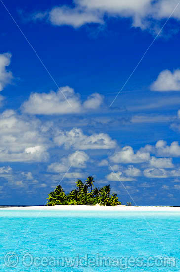 Idyllic tropical island setting, comprising coconut palm fringed island surrounded by crystal lagoon water. Cocos (Keeling) Islands, Indian Ocean, Australia Photo - Gary Bell Idyllic tropical island setting, comprising coconut palm fringed island surrounded by crystal lagoon water. Cocos (Keeling) Islands, Indian Ocean, Australia Photo - Gary Bell
