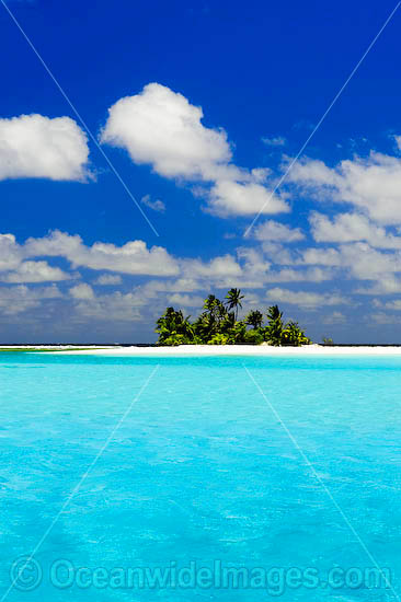 Idyllic tropical island setting, comprising coconut palm fringed island surrounded by crystal lagoon water. Cocos (Keeling) Islands, Indian Ocean, Australia Photo - Gary Bell Idyllic tropical island setting, comprising coconut palm fringed island surrounded by crystal lagoon water. Cocos (Keeling) Islands, Indian Ocean, Australia Photo - Gary Bell