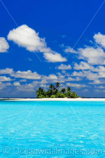 Idyllic tropical island setting, comprising coconut palm fringed island surrounded by crystal lagoon water. Cocos (Keeling) Islands, Indian Ocean, Australia Photo - Gary Bell Idyllic tropical island setting, comprising coconut palm fringed island surrounded by crystal lagoon water. Cocos (Keeling) Islands, Indian Ocean, Australia Photo - Gary Bell