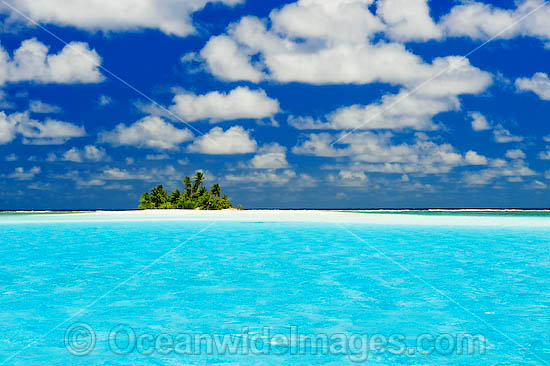 Tropical island setting, comprising coconut palm fringed island surrounded by crystal lagoon water. Cocos (Keeling) Islands, Indian Ocean, Australia Photo - Gary Bell Tropical island setting, comprising coconut palm fringed island surrounded by crystal lagoon water. Cocos (Keeling) Islands, Indian Ocean, Australia Photo - Gary Bell