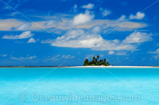 Tropical island setting, comprising coconut palm fringed island surrounded by crystal lagoon water. Cocos (Keeling) Islands, Indian Ocean, Australia Photo - Gary Bell Tropical island setting, comprising coconut palm fringed island surrounded by crystal lagoon water. Cocos (Keeling) Islands, Indian Ocean, Australia Photo - Gary Bell
