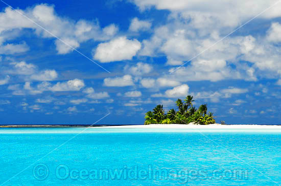Tropical island setting, comprising coconut palm fringed island surrounded by crystal lagoon water. Cocos (Keeling) Islands, Indian Ocean, Australia Photo - Gary Bell Tropical island setting, comprising coconut palm fringed island surrounded by crystal lagoon water. Cocos (Keeling) Islands, Indian Ocean, Australia Photo - Gary Bell