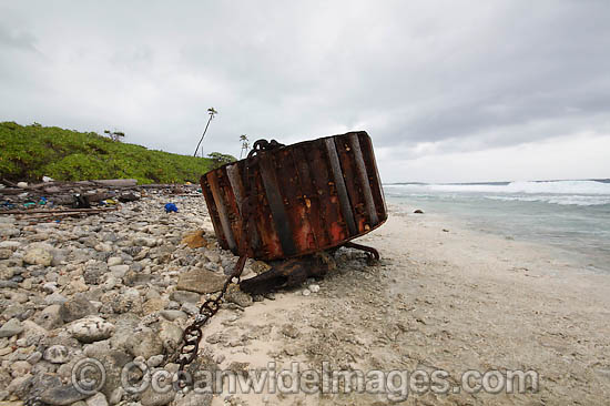 Mooring garbage on beach photo