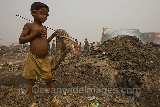People scavenging at Indian dumpsite photo