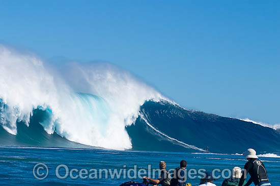 With an on water audience a tow-in surfer takes a left at Hawaii's big surf spot, Peahi (Jaws) off Maui. Hawaii, Pacific Ocean. Photo - David Fleetham With an on water audience a tow-in surfer takes a left at Hawaii's big surf spot, Peahi (Jaws) off Maui. Hawaii, Pacific Ocean. Photo - David Fleetham