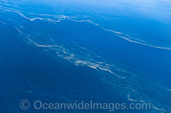 red-tide-great-barrier-reef-24M2422-98D.