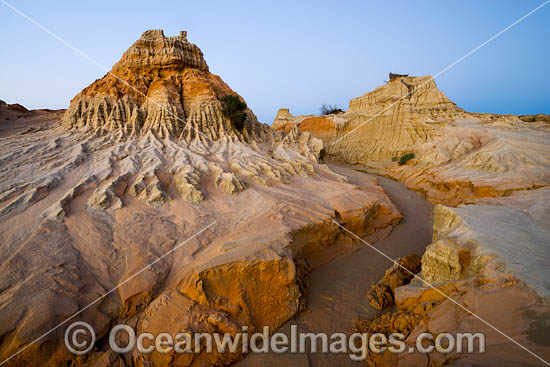 Sunset picture of eroded sand and mud dunes, known as 'Walls of China', situated on the fringe of Lake Mungo. Mungo World Heritage National Park, south-western New South Wales, Australia Photo - Gary Bell Sunset picture of eroded sand and mud dunes, known as 'Walls of China', situated on the fringe of Lake Mungo. Mungo World Heritage National Park, south-western New South Wales, Australia Photo - Gary Bell
