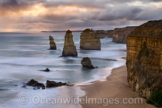 Twelve Apostles. Port Campbell Coastal National Park, Victoria, Australia. Photo - Gary Bell Twelve Apostles. Port Campbell Coastal National Park, Victoria, Australia. Photo - Gary Bell