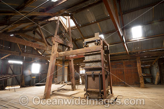 Wool bale machine photo