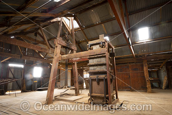 Wool bale machine photo Wool bale machine photo