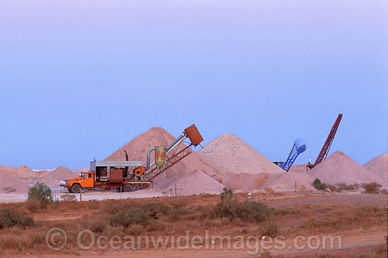 Mining for opals Coober Pedy photo