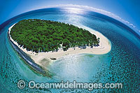 Aerial view of Heron Island and surrounding coral reef. Southern Great Barrier Reef, Queensland, Australia
