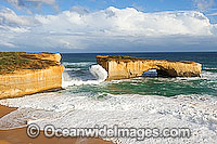 Huge wave crashing over London Bridge, a spectacular sandstone formation carved over time by constant wave action and sea movement. Near Port Campbell, Victoria, Australia