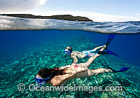 A couple of snorkelers (MR) free diving off Molokini Marine Preserve, Maui, Hawaii, USA