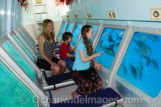 Children on Heron Island semi-submersible photo