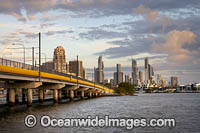 Sundale Bridge Surfers Photo - Gary Bell