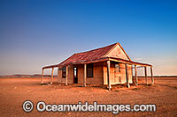 Mundi Mundi Clay Pan Photo - Gary Bell
