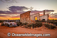 Mundi Mundi Clay Pan Photo - Gary Bell