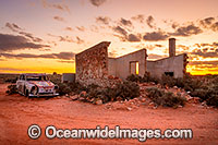 Mundi Mundi Clay Pan Photo - Gary Bell