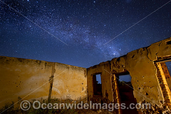 Mundi Mundi Clay Pan photo