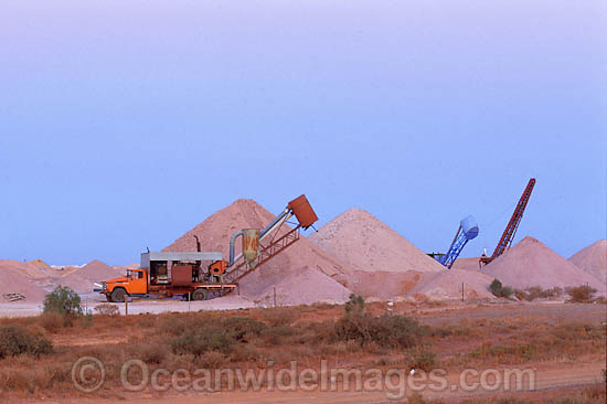 Mining for opals Coober Pedy photo Mining for opals Coober Pedy photo